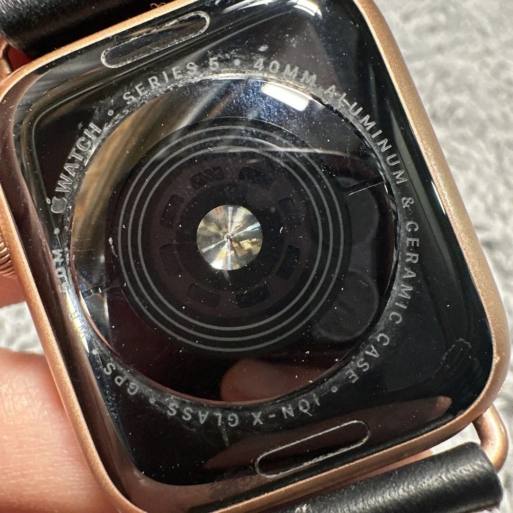 Apple Watch Series 5 40mm Rose Gold Untested For Parts Cracked Corner